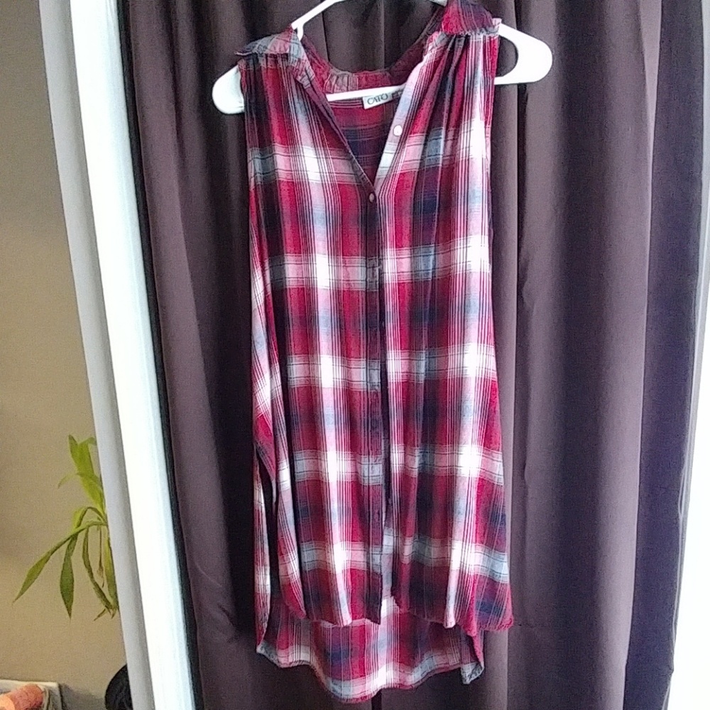 Sleeveless Plaid Button down